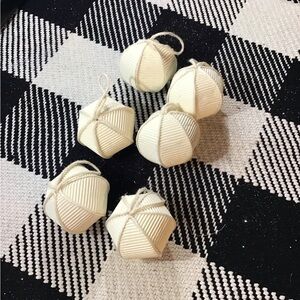 Elegant Cream ornament Set